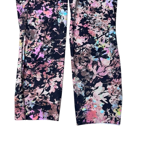Lululemon • Base Pace High-Rise Crop 23" • Stencil Blossom Red Multi • 6 - Picture 6 of 12